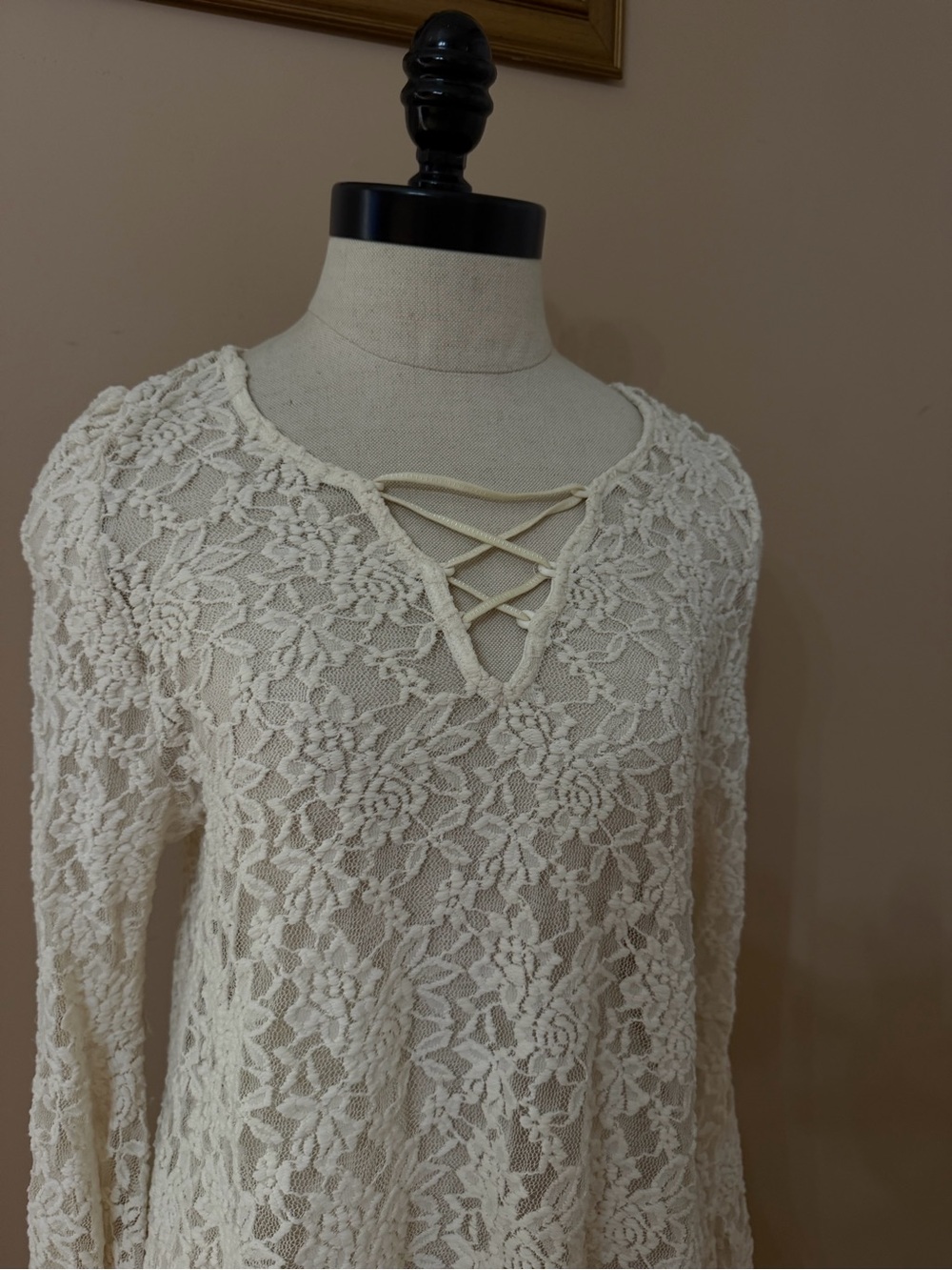 Romeo & Juliet Couture Cream Lace Bell Sleeve Top - Picture 4 of 5